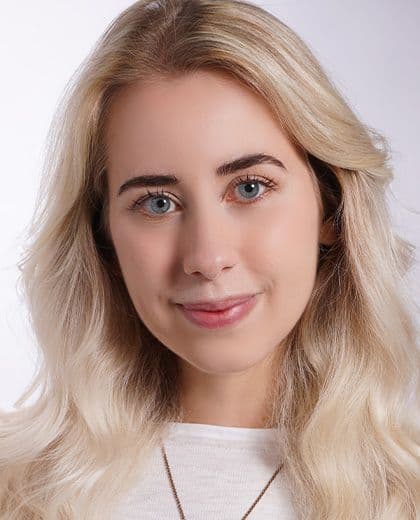 Portraitfoto Julia Holleitner